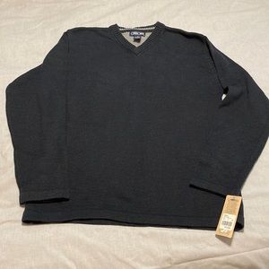 Men’s V-neck sweater